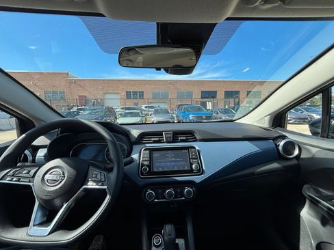 Used 2025 Nissan Versa SV FWD image 31
