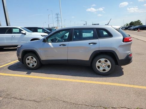 Used 2014 Jeep Cherokee Sport w/ Cold Weather Group AWD/4WD image 6