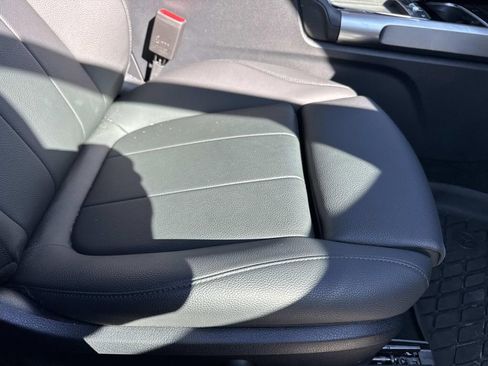 Used 2025 Mercedes-Benz GLB 250 image 12