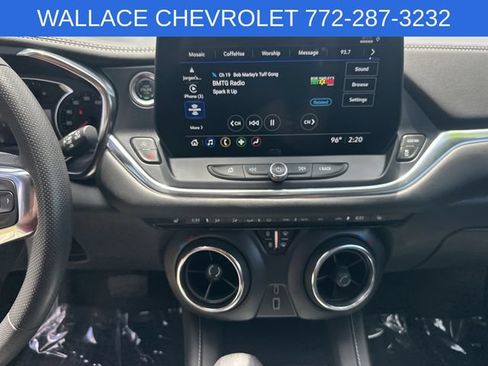 Used 2025 Chevrolet Blazer LT FWD image 19