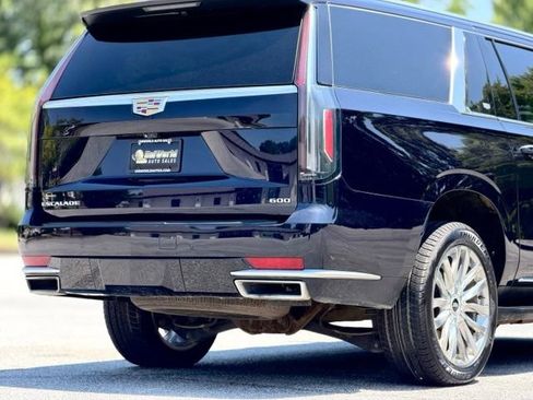 Used 2023 Cadillac Escalade ESV Premium Luxury AWD/4WD image 9