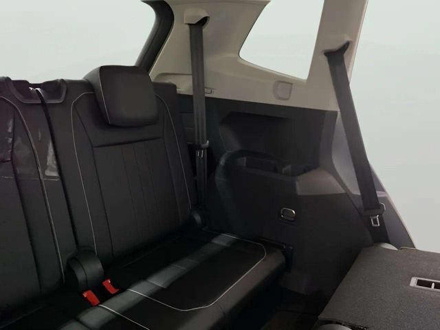 Used 2023 Volkswagen Tiguan SE w/ Panoramic Sunroof Package FWD image 75
