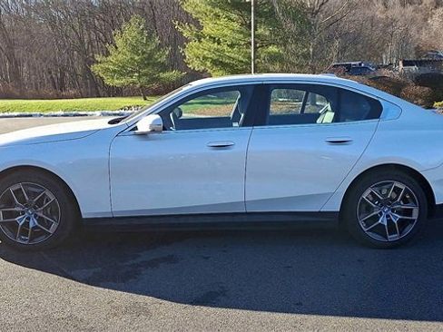 Used 2025 BMW i5 xDrive40 w/ Premium Package image 5