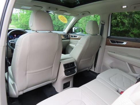 Used 2025 Volkswagen Atlas SE w/ Panoramic Sunroof Package AWD/4WD image 26