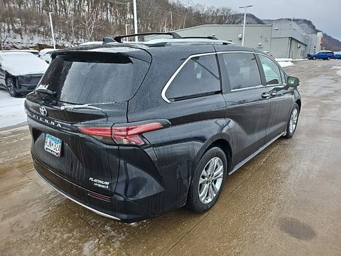 Used 2024 Toyota Sienna Platinum image 13