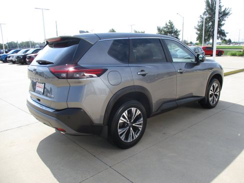 Used 2023 Nissan Rogue SV AWD/4WD image 7