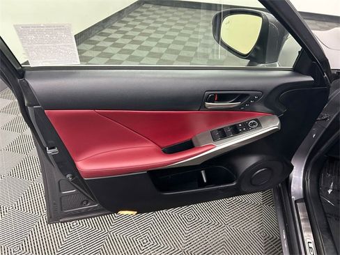 Used 2018 Lexus IS 300 image 9