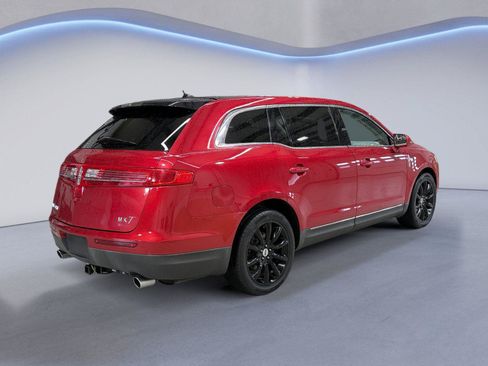 Used 2010 Lincoln MKT 2WD image 3