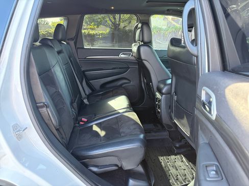 Used 2021 Jeep Grand Cherokee Laredo X AWD/4WD image 25
