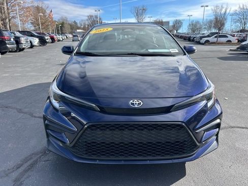 Used 2025 Toyota Corolla SE image 2