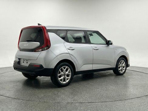 Used 2025 Kia Soul LX w/ LX Technology Package FWD image 9