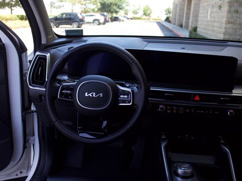 Used 2025 Kia Sorento EX AWD/4WD image 20
