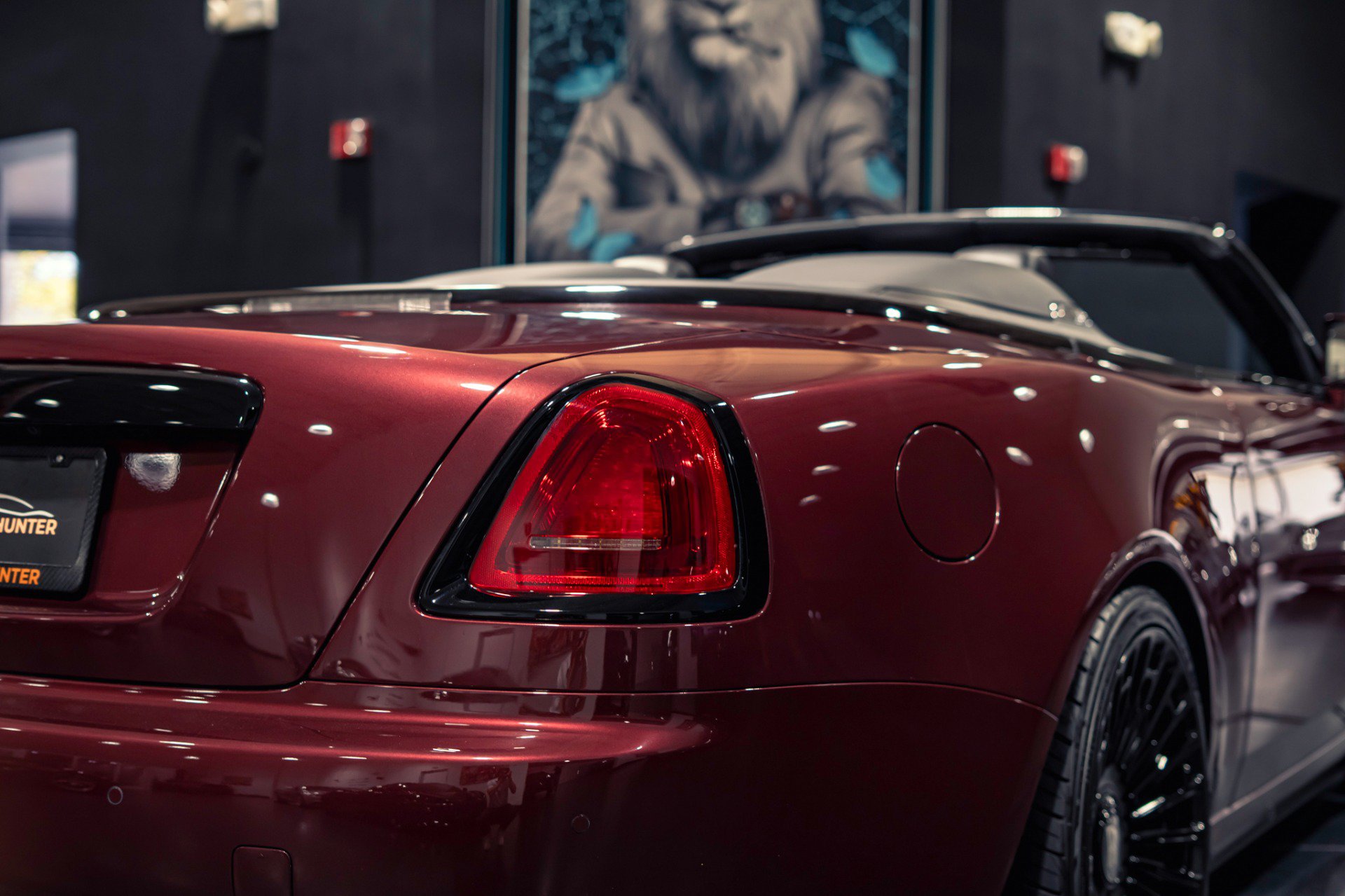 Used 2019 Rolls-Royce Dawn RWD image 17