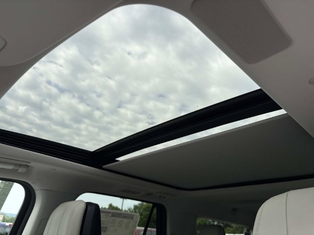 New 2026 Lincoln Navigator L Reserve w/ Jet Appearance Package AWD/4WD image 23