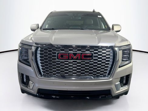 Used 2022 GMC Yukon XL SLE image 2