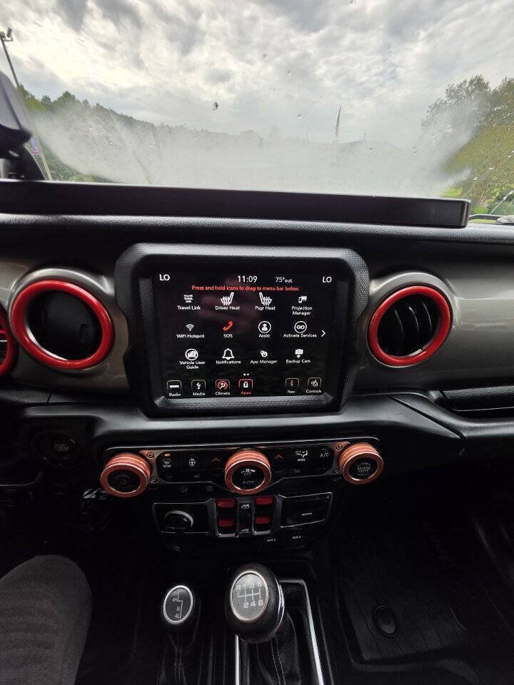 Used 2018 Jeep Wrangler Unlimited Sahara AWD/4WD image 16