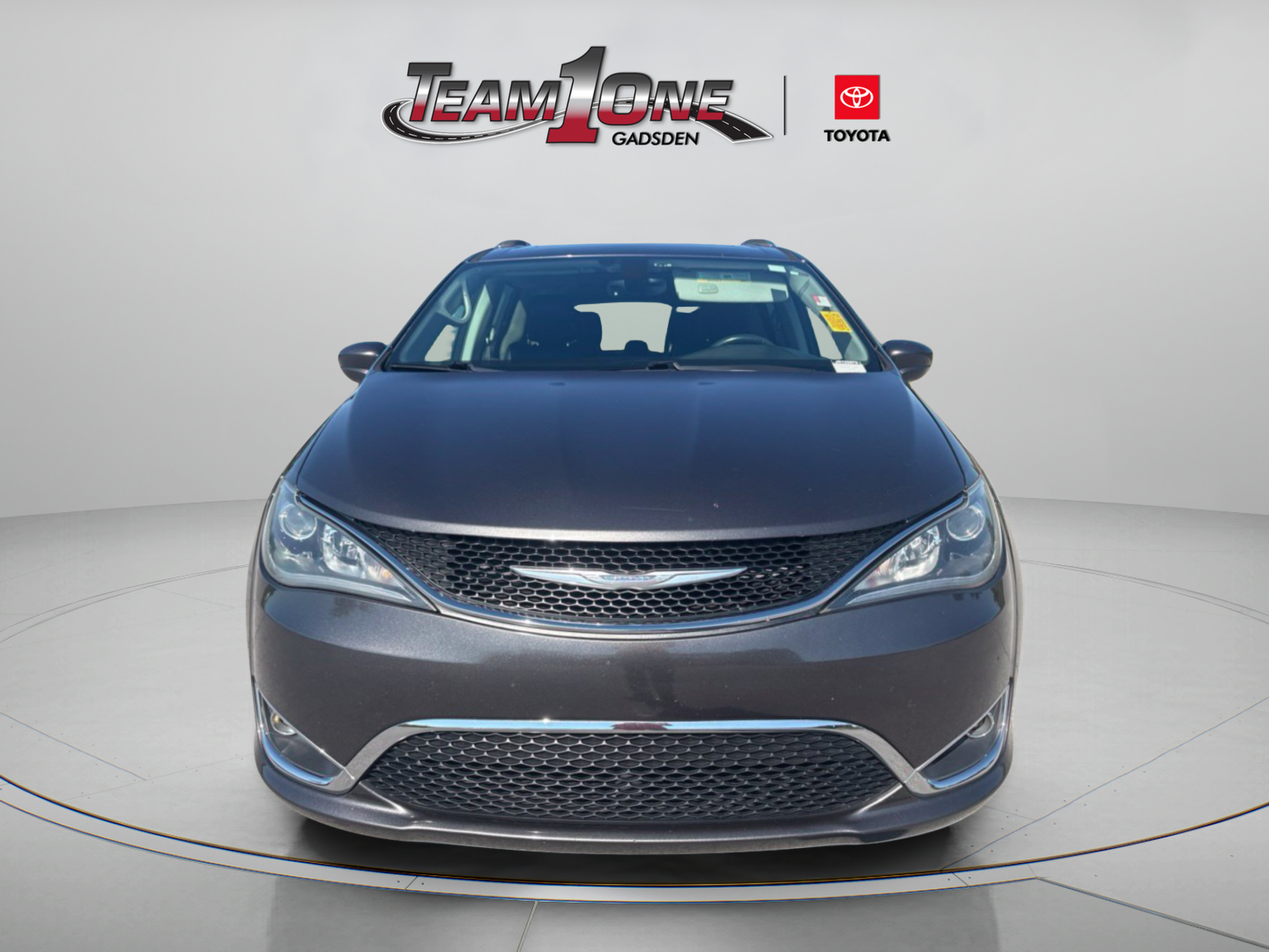 Used 2018 Chrysler Pacifica Touring-L Plus w/ Tire & Wheel Group FWD image 2