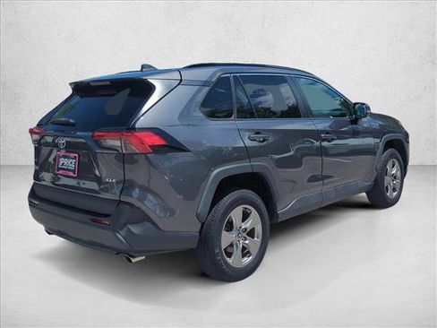 Used 2022 Toyota RAV4 XLE w/ Convenience Package FWD image 5