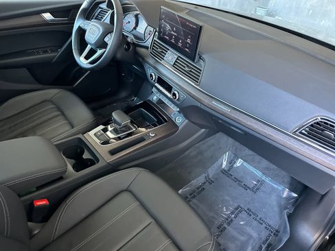 Used 2023 Audi Q5 2.0T Premium w/ Convenience Package image 16