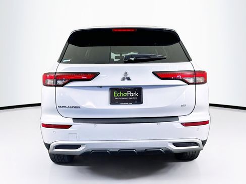 Used 2024 Mitsubishi Outlander SE image 7