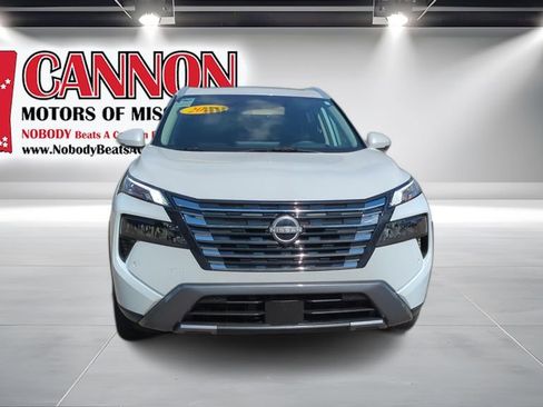 Used 2025 Nissan Rogue SL w/ Tech Package AWD/4WD image 2