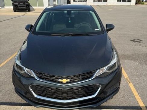 Used 2017 Chevrolet Cruze LT FWD image 2