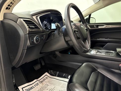 Used 2020 Ford Fusion SEL FWD image 29