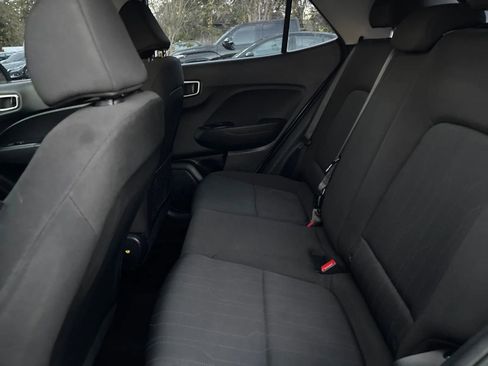 Used 2022 Hyundai Venue SE FWD image 12