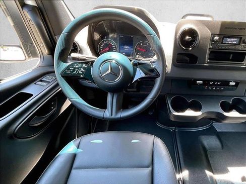 Used 2025 Mercedes-Benz Sprinter 2500 image 7