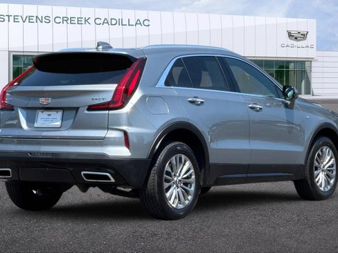 Used 2025 Cadillac XT4 Premium Luxury FWD image 3
