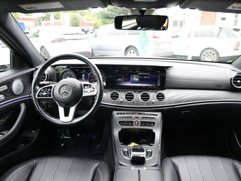 Used 2019 Mercedes-Benz E 300 4MATIC image 13
