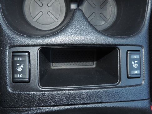 Used 2018 Nissan Rogue SV image 31