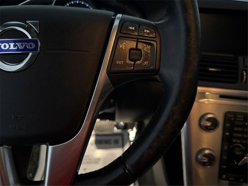 Used 2017 Volvo XC60 T6 Dynamic w/ Preferred Option Package image 25