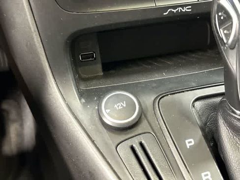 Used 2016 Ford Focus SE w/ Equipment Group 201A FWD image 25