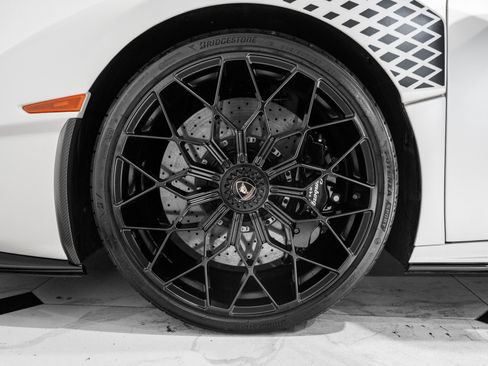 Used 2023 Lamborghini Huracan STO RWD image 13