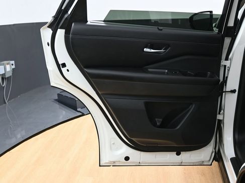 Used 2024 Nissan Pathfinder SL image 43