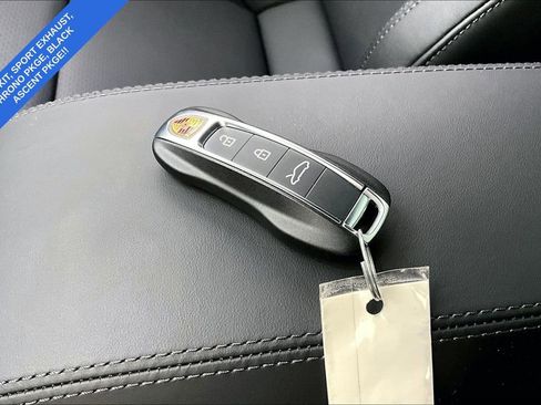 Used 2025 Porsche 911 Carrera image 13