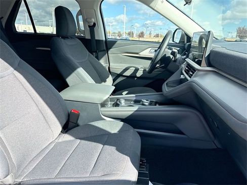 Used 2025 Ford Explorer Active image 33
