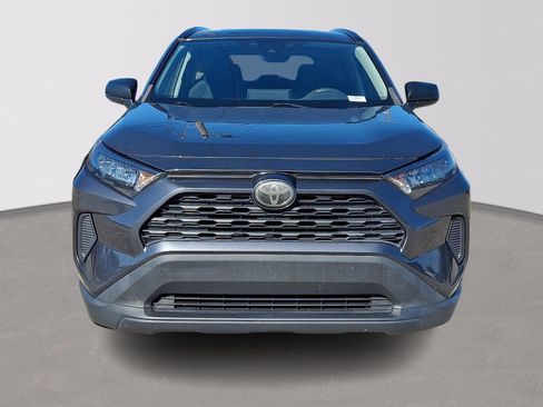 Used 2019 Toyota RAV4 LE FWD image 2