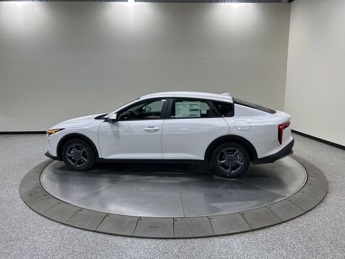 New 2026 Kia K4 LXS image 8