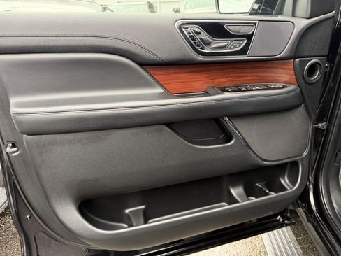 Used 2021 Lincoln Navigator Reserve image 13