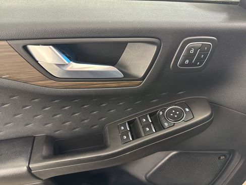 Used 2020 Ford Escape Titanium AWD/4WD image 19