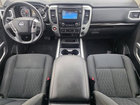Used 2018 Nissan Titan SV w/ SV Convenience Package image 18