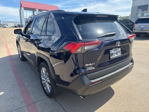 Used 2020 Toyota RAV4 XLE Premium FWD image 7