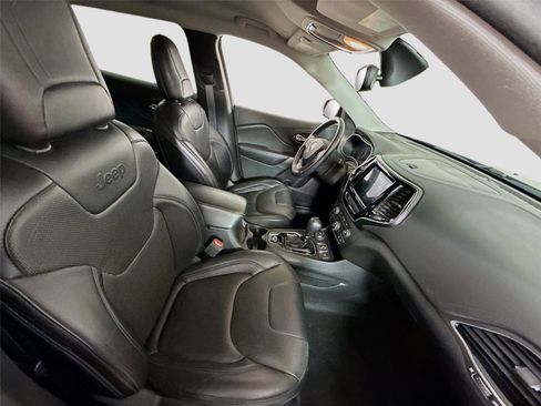 Used 2019 Jeep Cherokee Limited AWD/4WD image 19