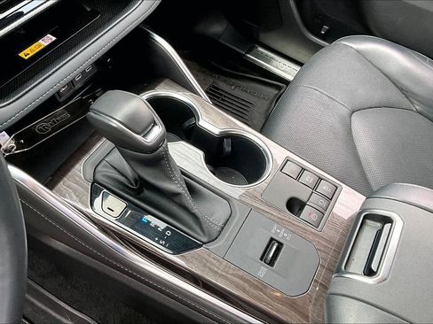 Used 2023 Toyota Highlander Platinum image 13