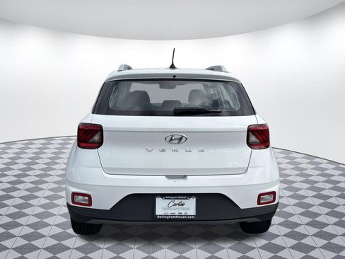 Used 2025 Hyundai Venue SEL FWD image 6
