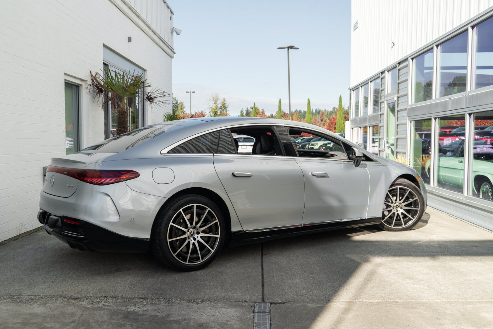 Used 2023 Mercedes-Benz EQS 580 4MATIC Sedan w/ Exclusive Trim Package image 7