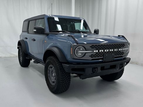 Used 2024 Ford Bronco Badlands image 2