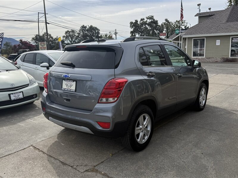 Used 2019 Chevrolet Trax LT w/ LT Convenience Package FWD image 4